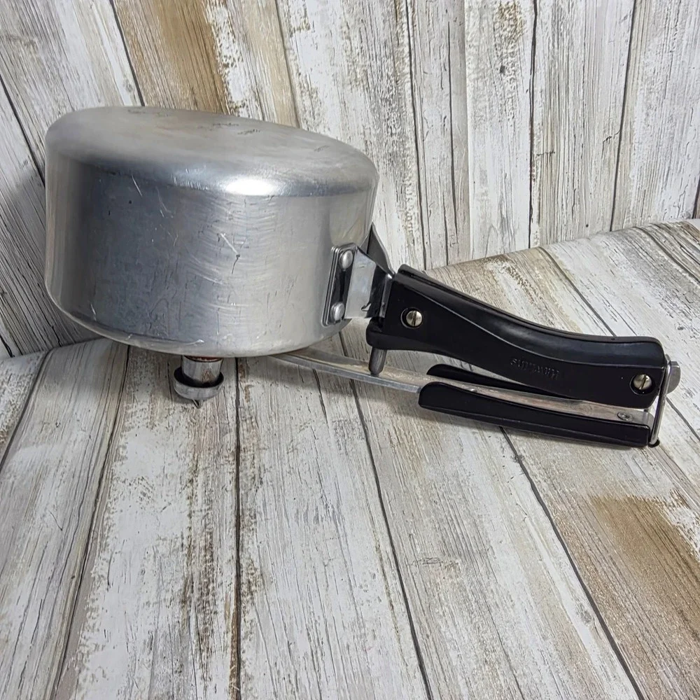 Hawkins Classic 1.5 Litre Aluminum Pressure Cooker Silver Small Batch Pot